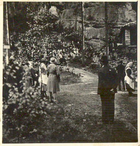 OPERETA "ČESKÁ CHALOUPKA" - divadelní odbor Sokola provedl v přírodě v Proskálí 28.5.1933 u chaty p. Bělohradského